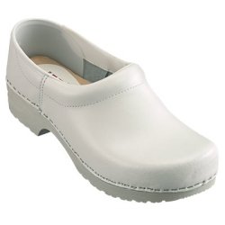 PU/finer trsko med kap, fs i sort eller hvid